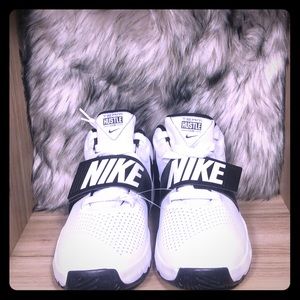 New Nike Team Hustle D 8